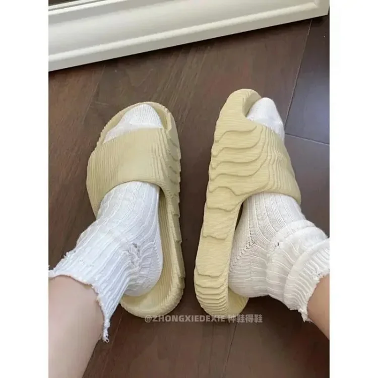 Yeezy 7484497588