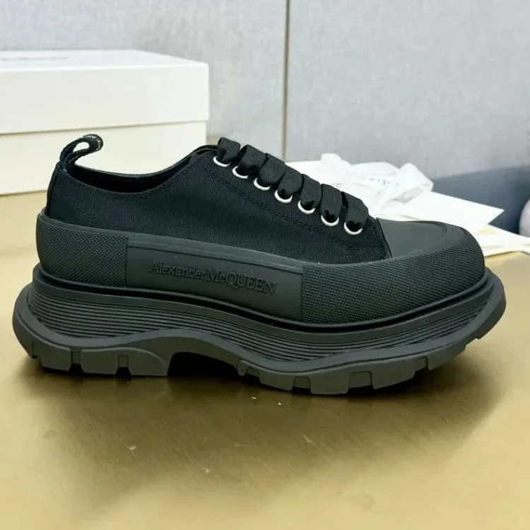 Alexander McQueen 7486140009